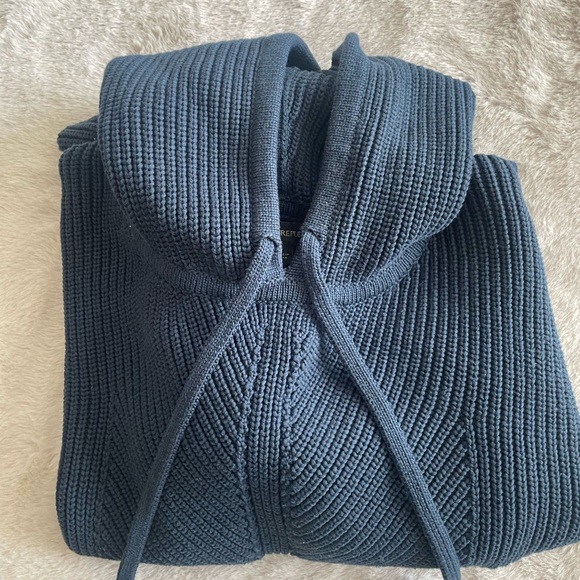 Banana Republic knit sweater - Picture 2 of 2